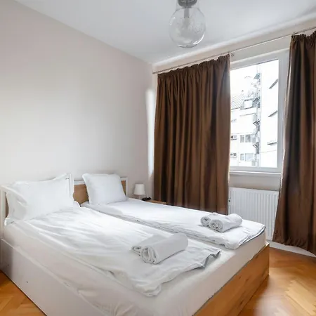 New With The View - 2bd Bright Flat Near Ndk