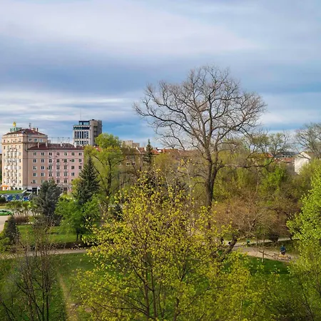 New With The View - 2bd Bright Flat Near Ndk