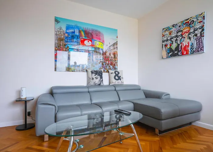 New With The View - 2bd Bright Flat Near Ndk Apartament *